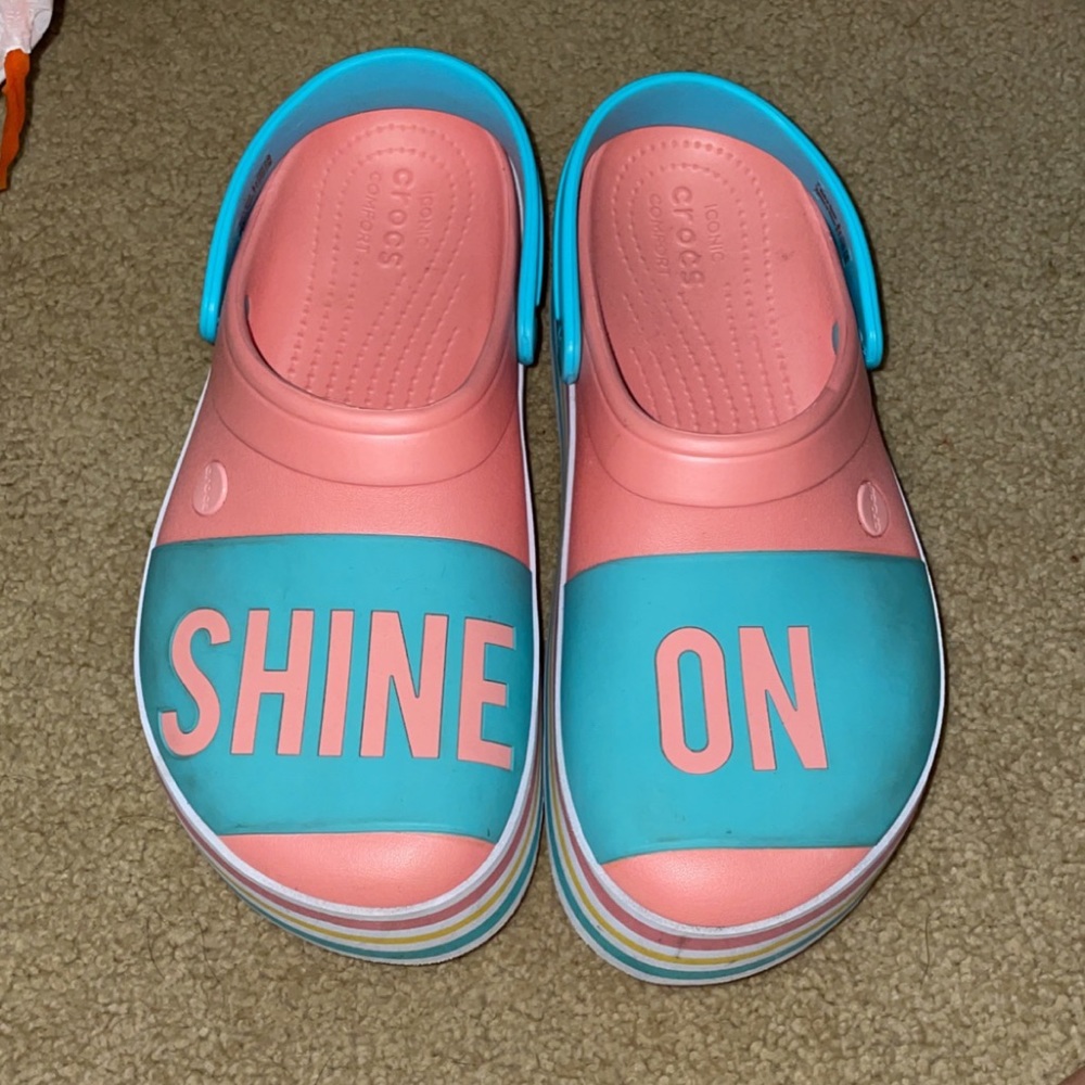 Shine on platform classic crocs size W9